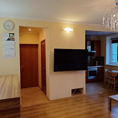 Quiet Dzelzavas Street Apartment リガ エクステリア 写真
