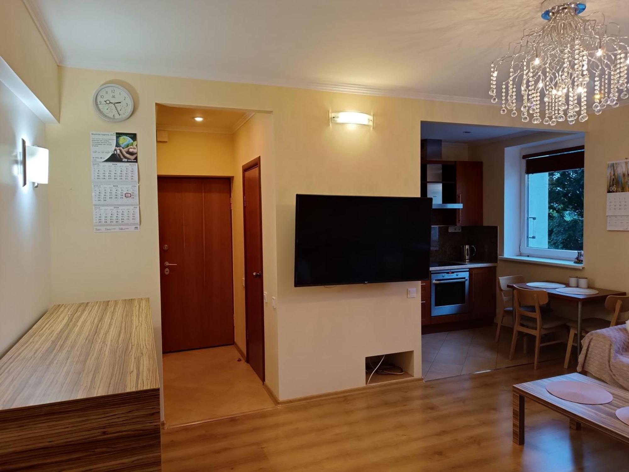 Quiet Dzelzavas Street Apartment リガ エクステリア 写真