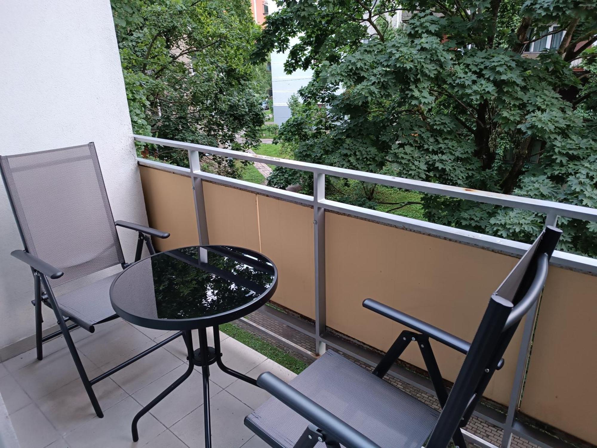 Quiet Dzelzavas Street Apartment リガ エクステリア 写真